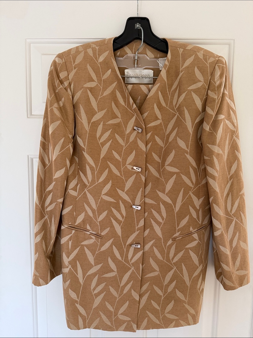 Dana Buchman Petites Camel and Cream Leaf-Print Blazer - Size 6
